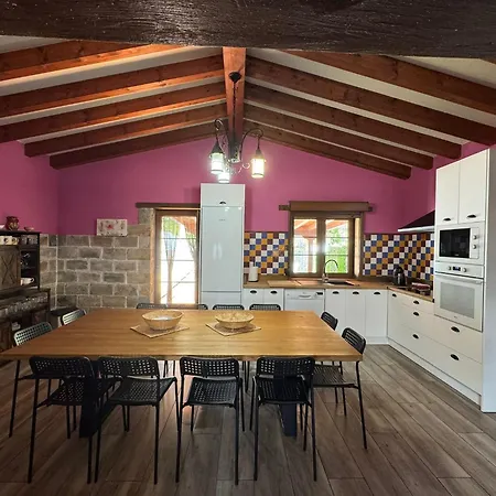 Casa En Plena Naturaleza, Ideal Familias 펜션 *